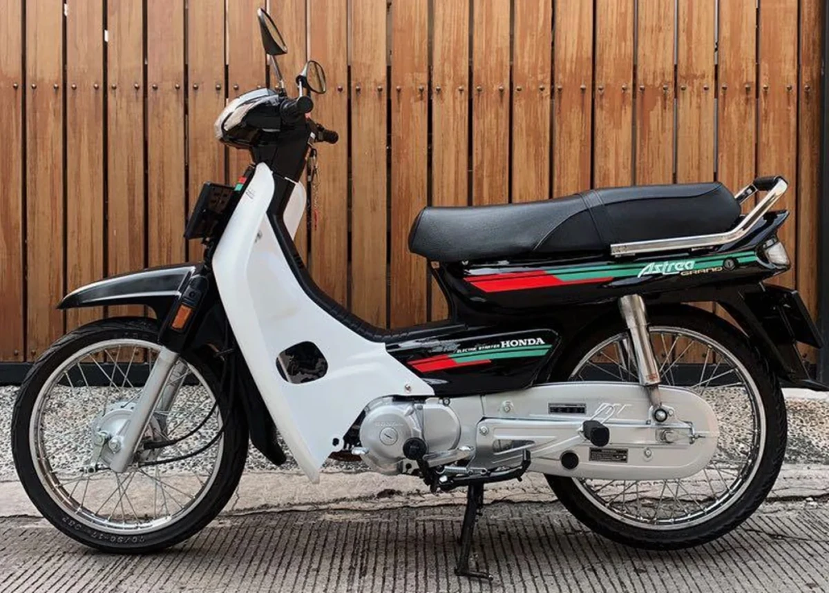 Honda Astrea, a beauty.
